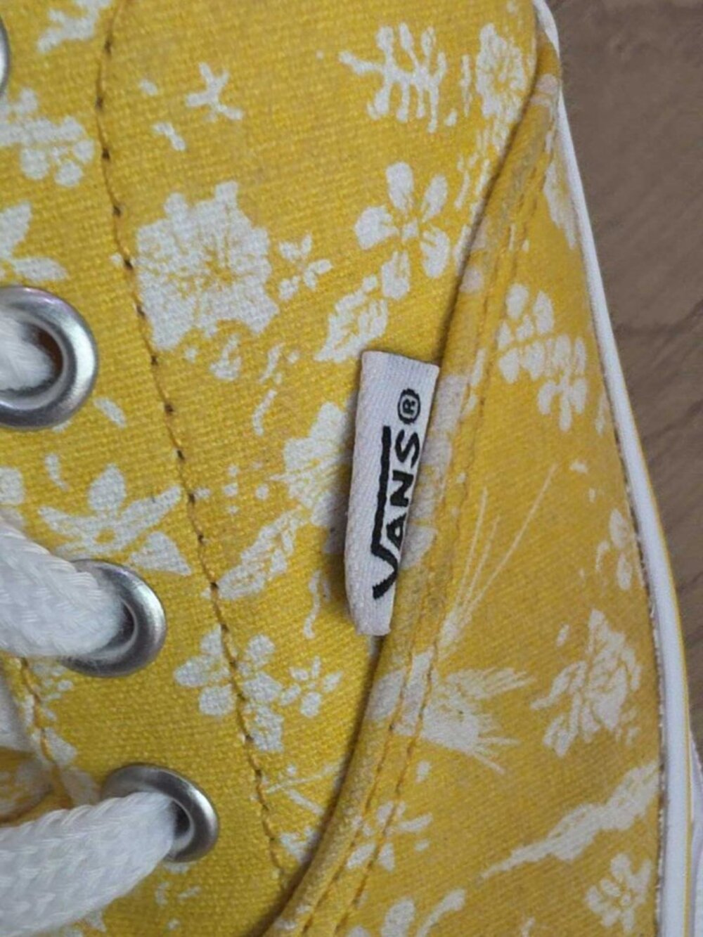 Vans Authentic Yellow/White Floral Canvas Sneakers Womens Size 10 Like New - Picture 3 of 16